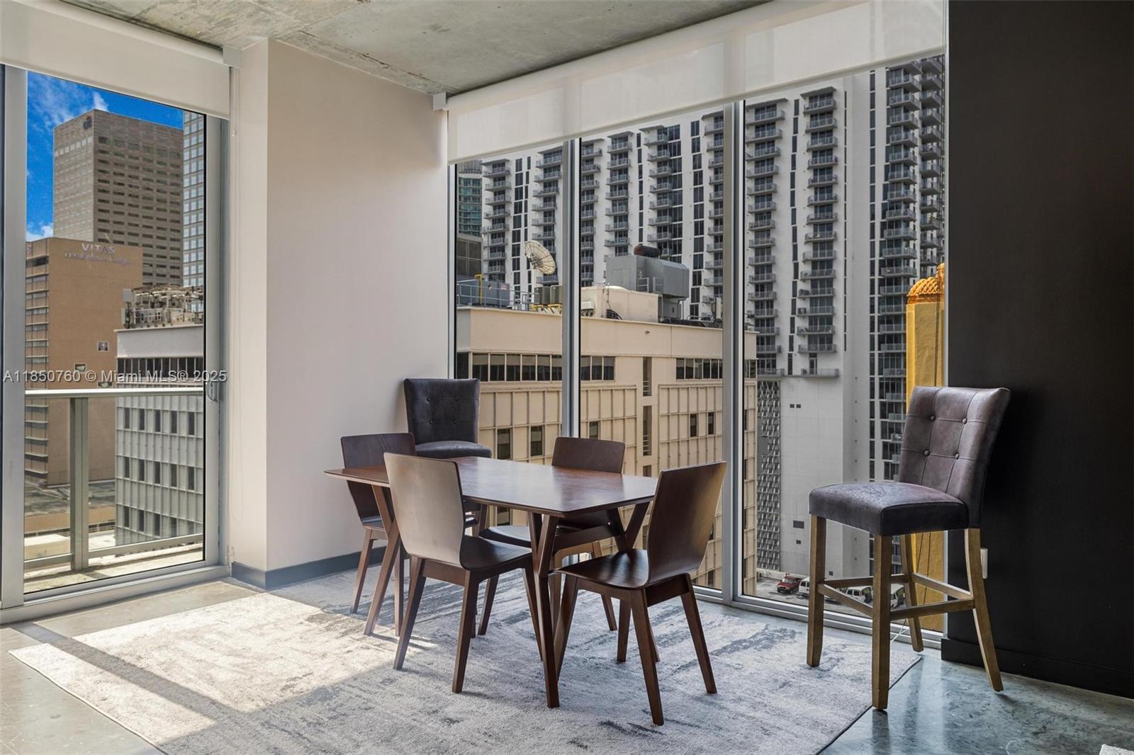 Property Photo: 151 SE 1st St 401 FL 33131