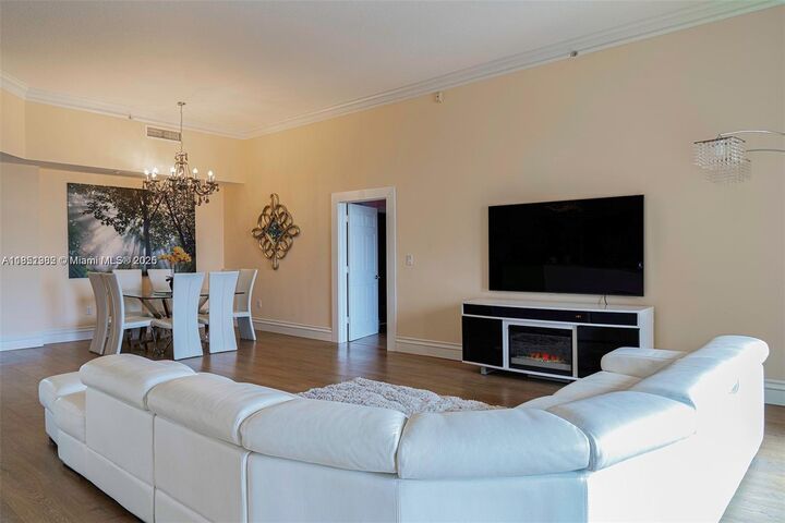 Property Photo: 3001 NE 185th St 710 FL 33180
