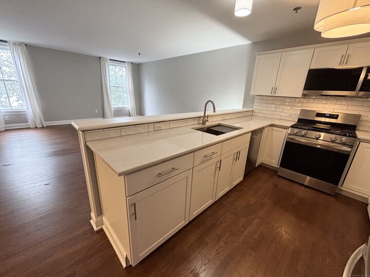 Property Photo:  16 Ann Street 24  CT 06854 