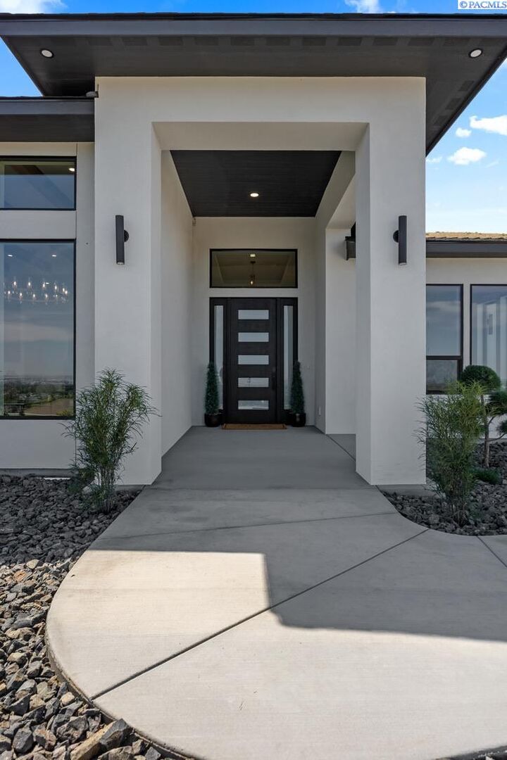 Property Photo:  5265 S Quincy Pl  WA 99337 