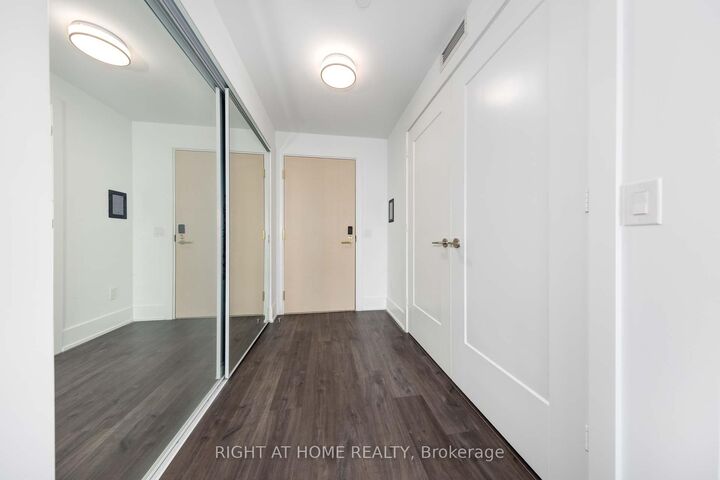 Property Photo:  480 Front Street W 1316  ON M5V 0V5 