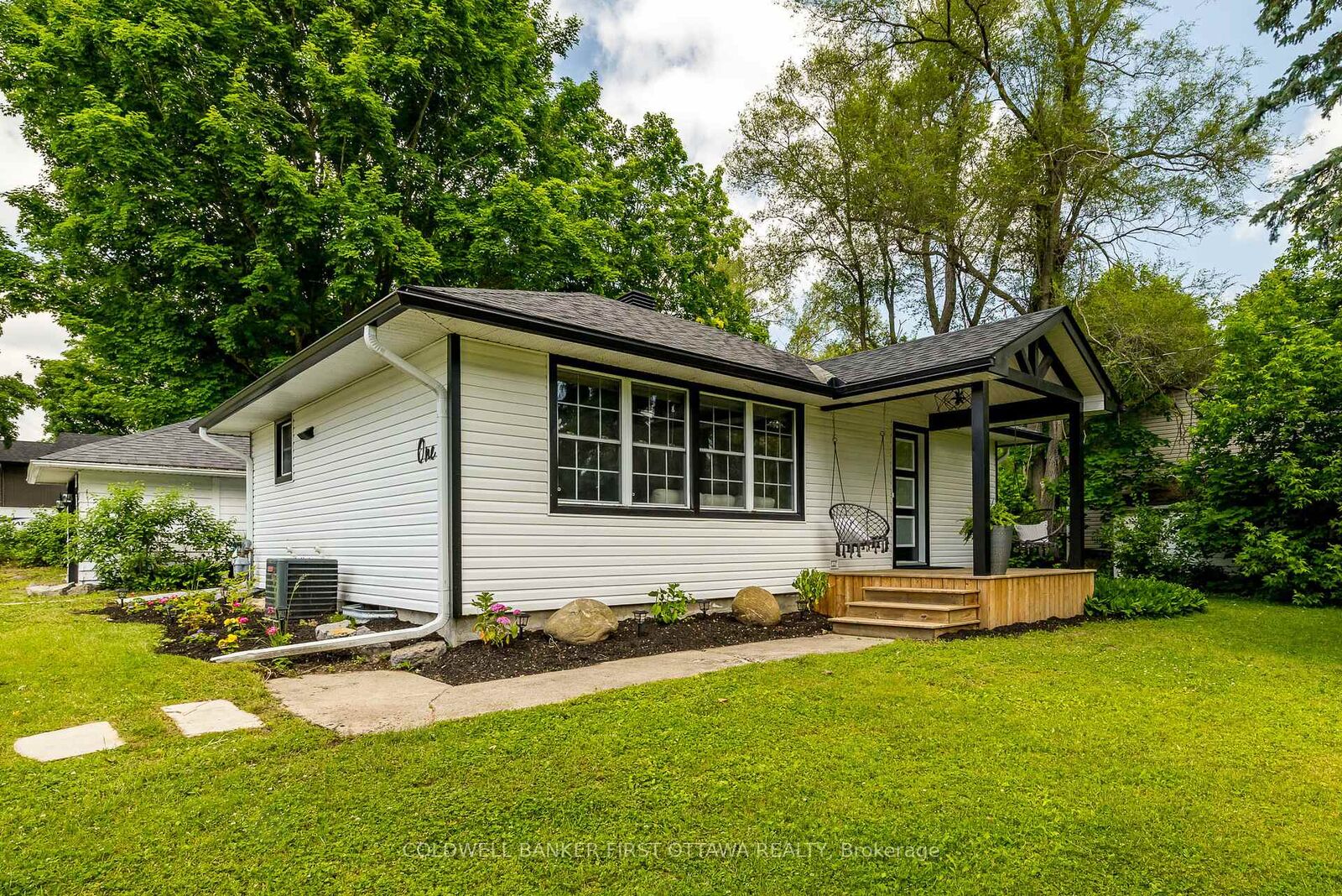 Photo de la propriété: 1 Porter Street ON K2S 1P8