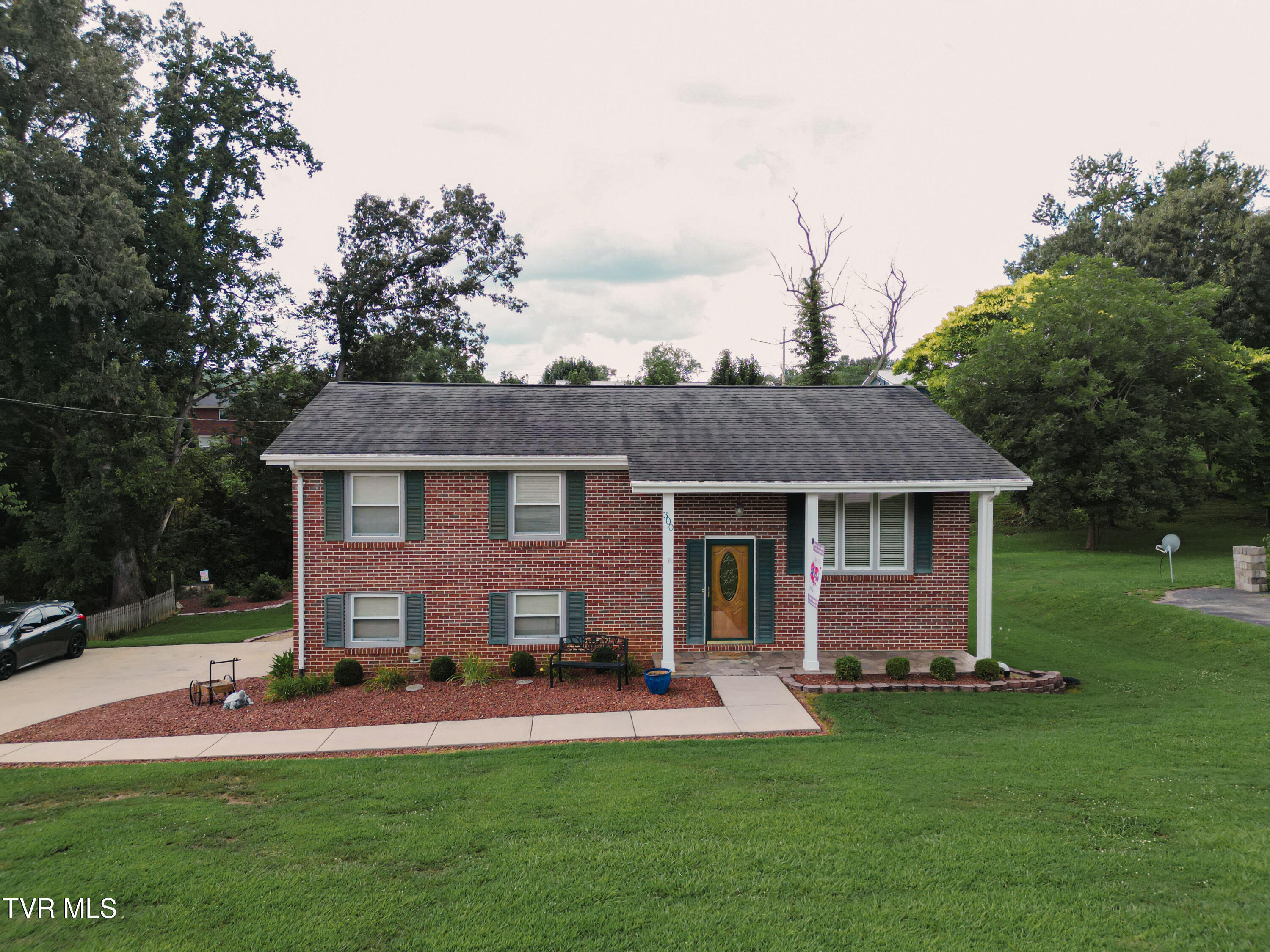 Property Photo: 300 Pinecrest Drive TN 37743