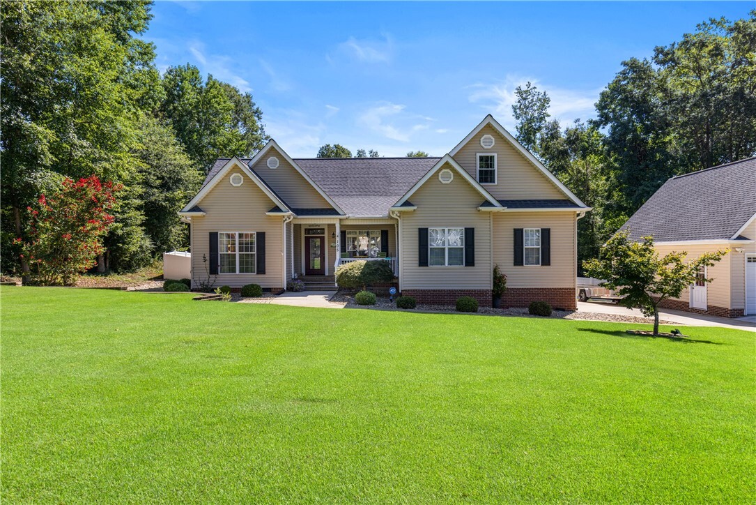 Property Photo: 105 Homestead Drive SC 29673
