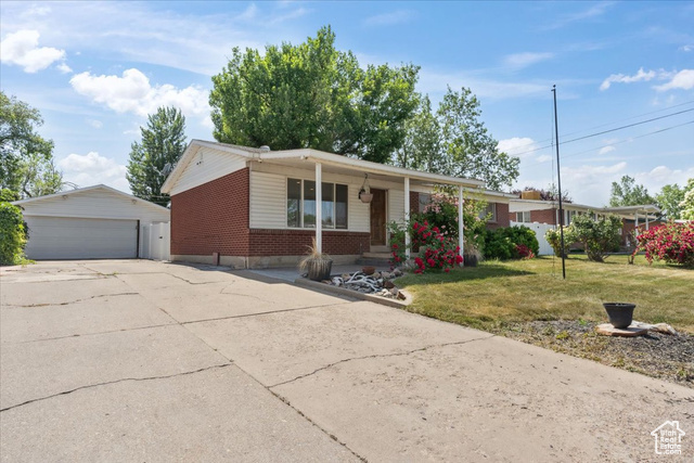 Property Photo: 175 Green Dr UT 84041
