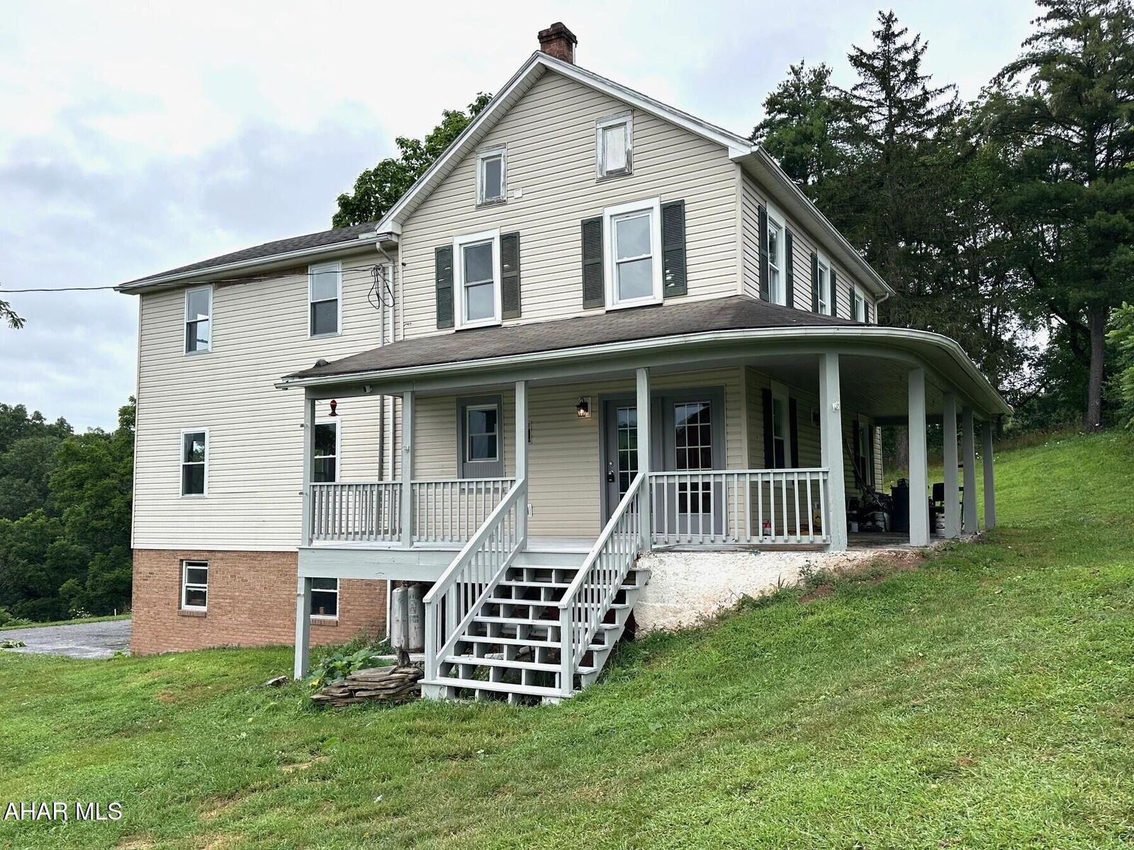 Property Photo: 2198 W Mattie Road PA 15537