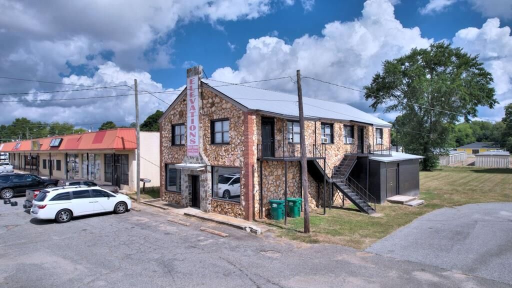 Property Photo:  2215 E Broad Street E  GA 31705 