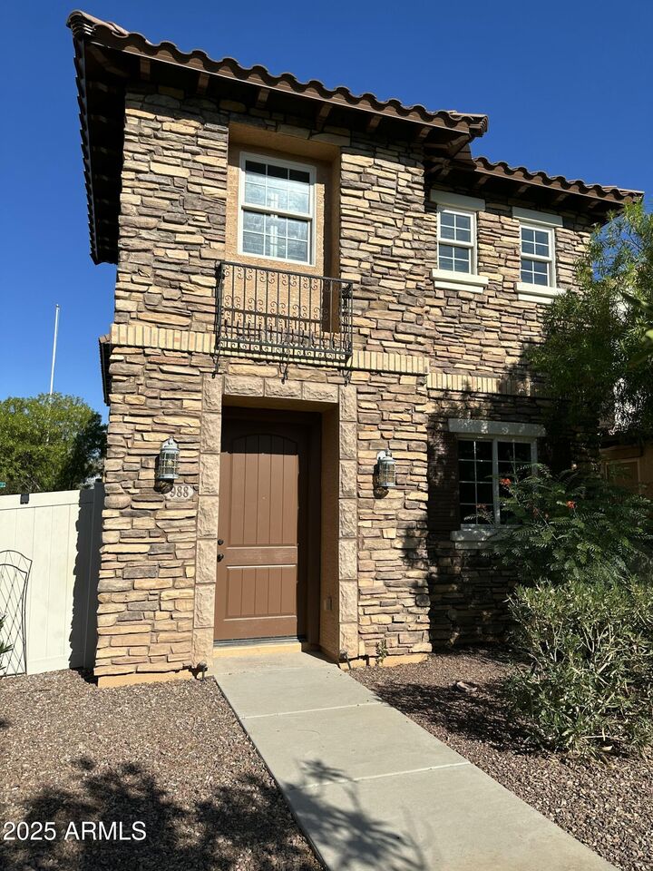 Property Photo: 988 S Reber Avenue AZ 85296