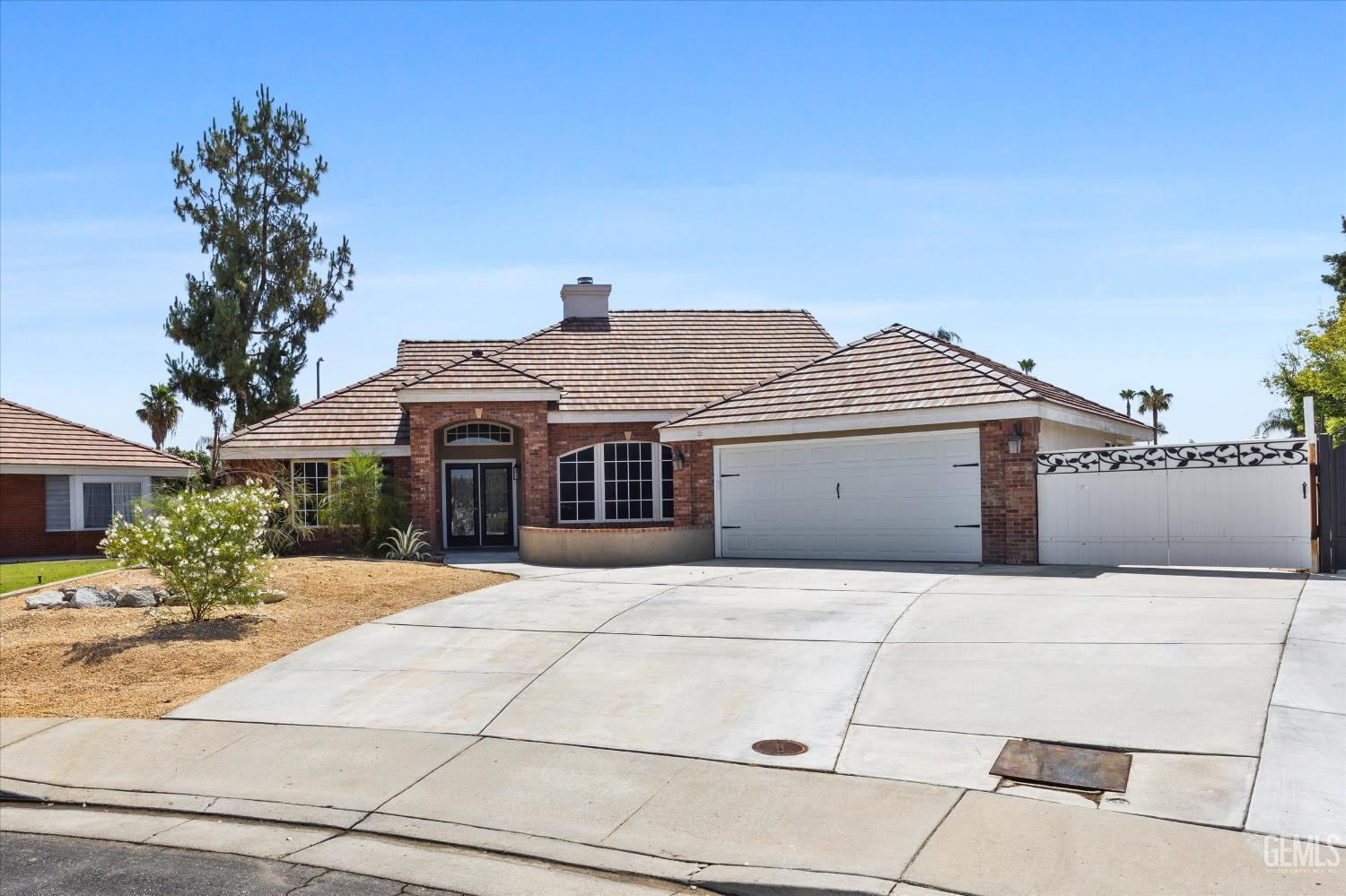 Property Photo:  10503 Trophy Court  CA 93312 