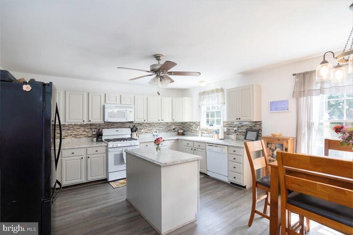 Property Photo:  907 N Meadowview Drive  MD 21620 