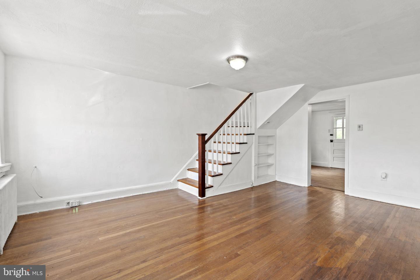 Property Photo: 9 Royal Street SW VA 20175