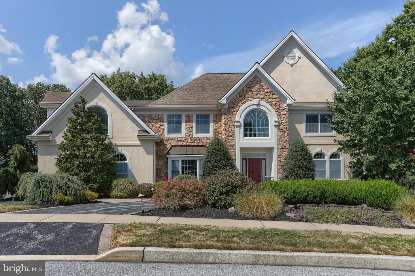 Property Photo: 1002 Peggy Drive PA 17036
