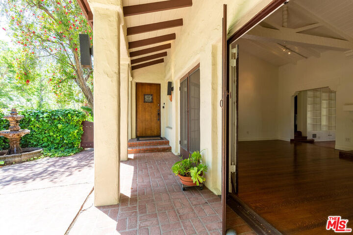 Property Photo:  329 N McCadden Pl  CA 90004 