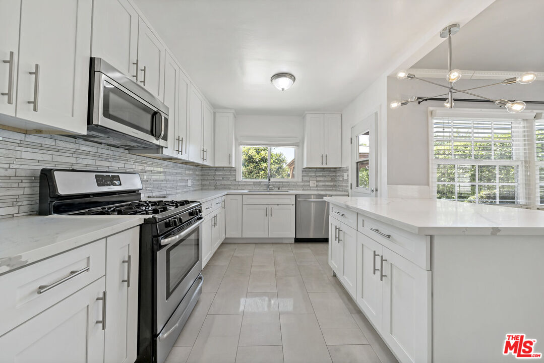 Property Photo: 10731 Gothic Ave CA 91344
