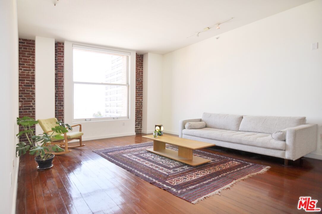 257 S Spring St  Los Angeles CA 90012 photo