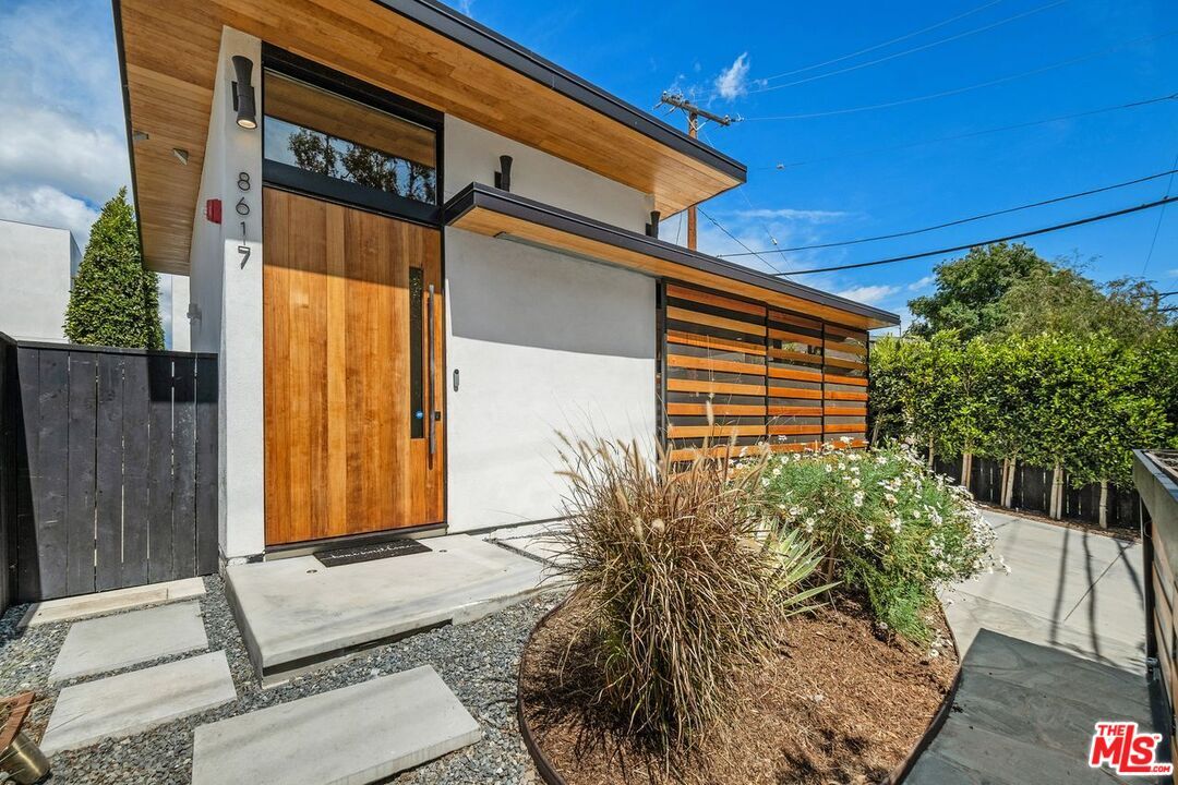 Property Photo:  8617 Higuera St  CA 90232 