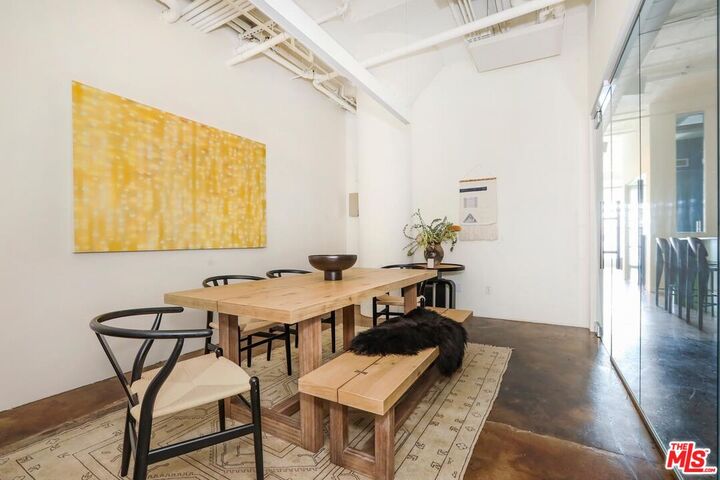 Property Photo:  530 Molino St  CA 90013 