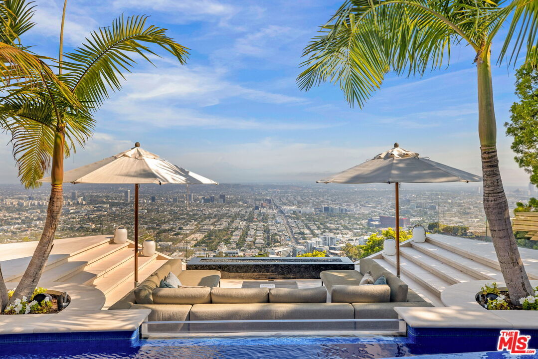 Property Photo: 8450 Grand View Dr CA 90046