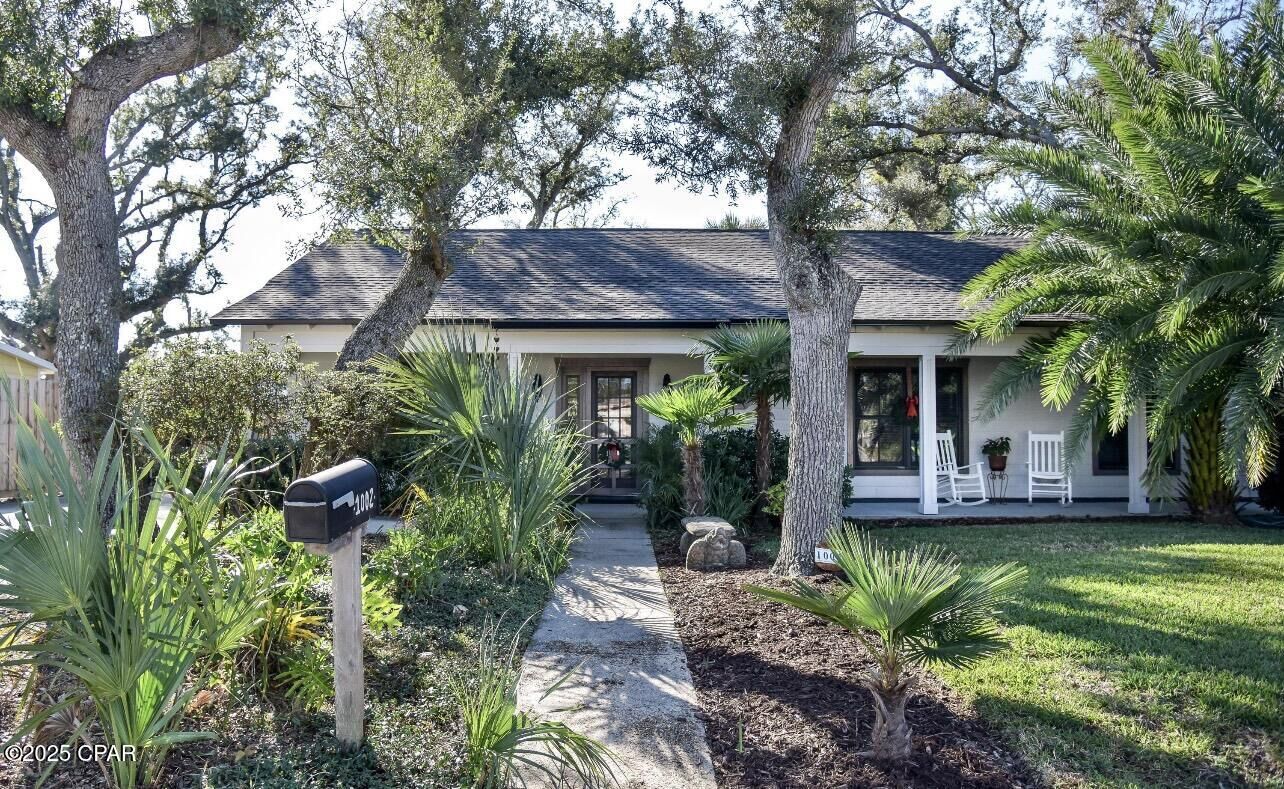 Property Photo: 1002 E 2nd Court FL 32401