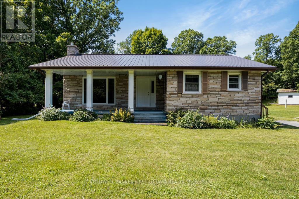 Property Photo: 108 Willis Street ON K0G 1K0