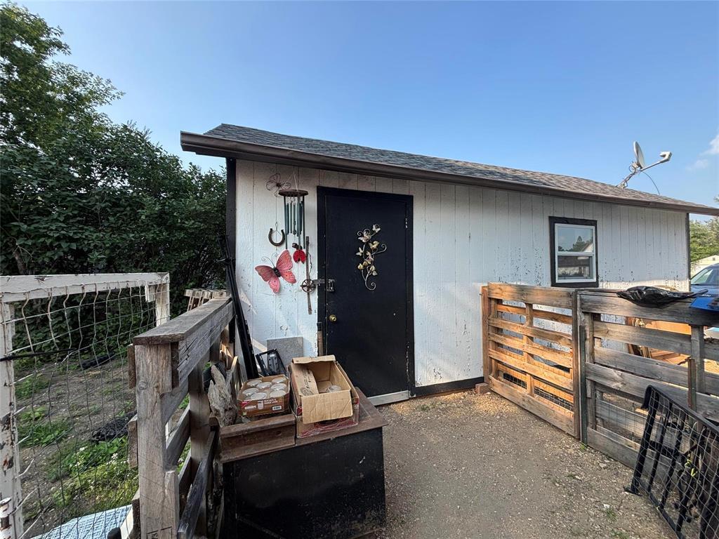 Property Photo:  115 Queen Street North  MB R0K 1R0 