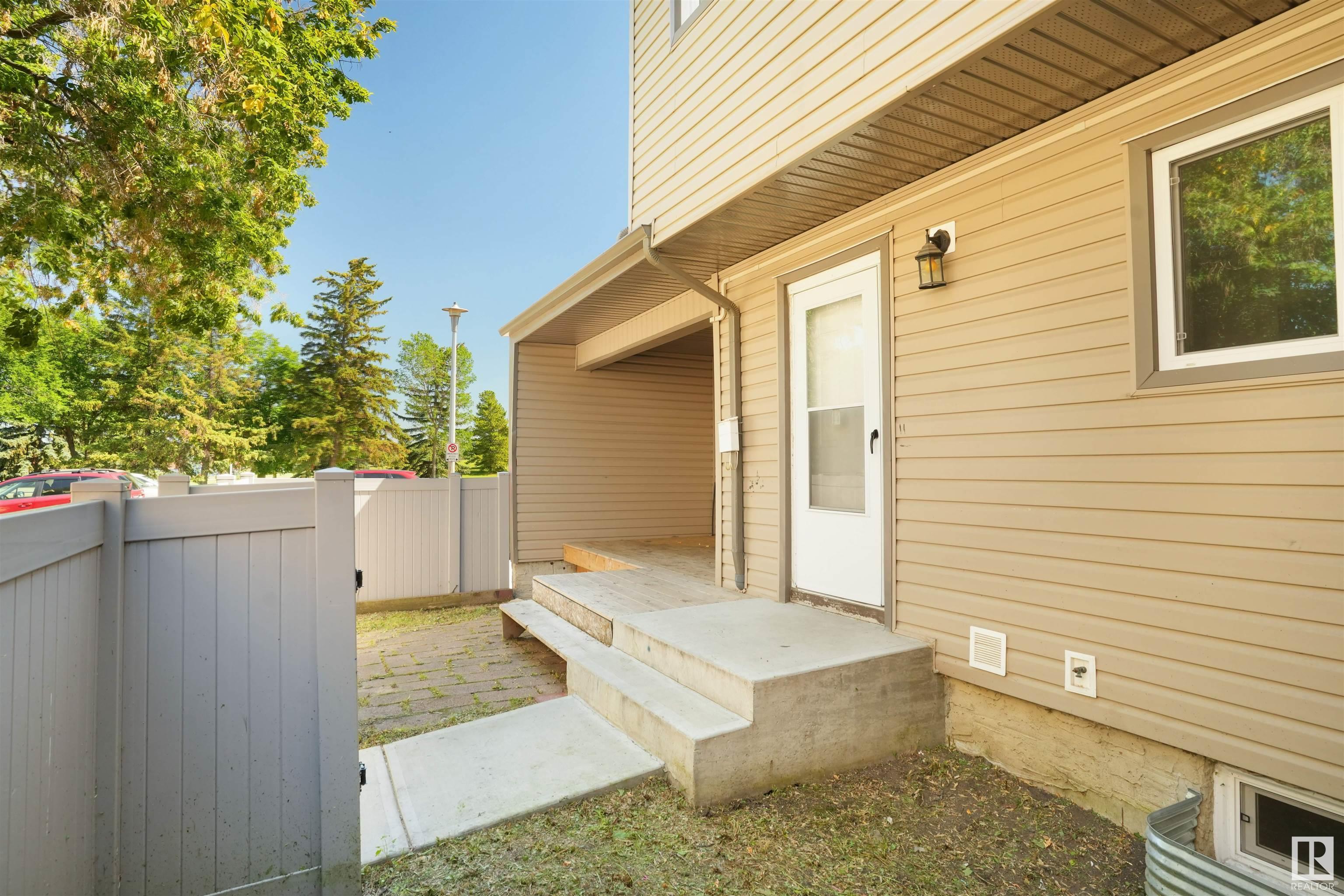 Photo de la propriété: 1794 Lakewood NW AB T6K 3B6
