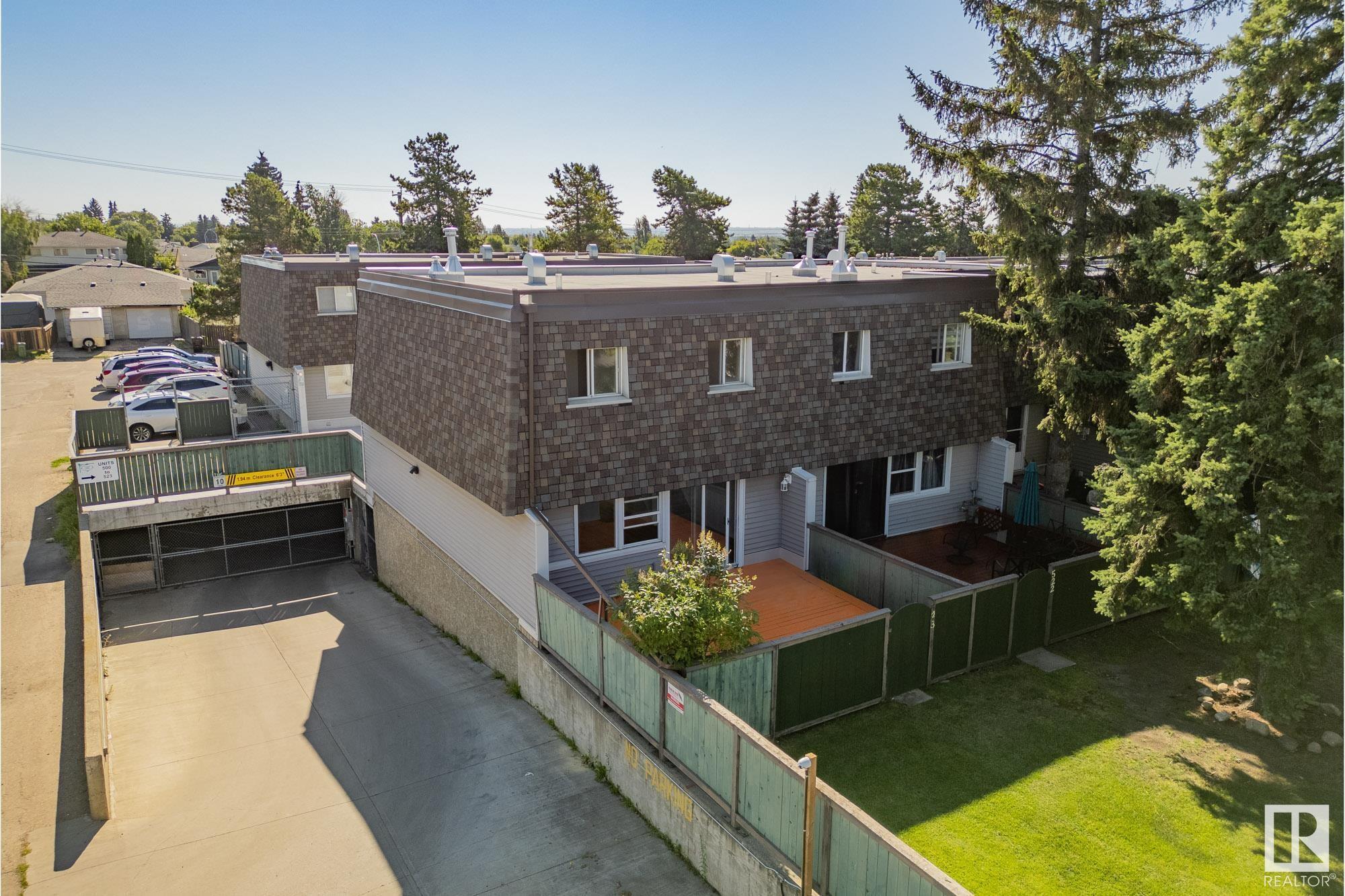 Property Photo:  523 Village On The Green NW  AB T5A 1H2 