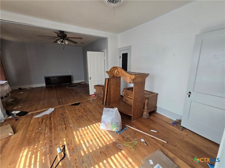Property Photo: 404 Fennimore Street TX 76528