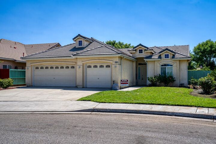 10824 N Bunker Hill Drive  Fresno CA 93730 photo