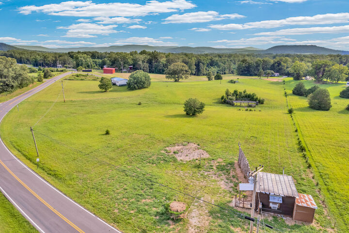 Property Photo: 622 Bone Cave Road TN 38581
