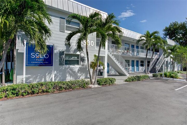 Property Photo: 530 S Federal Hwy 4 FL 33301