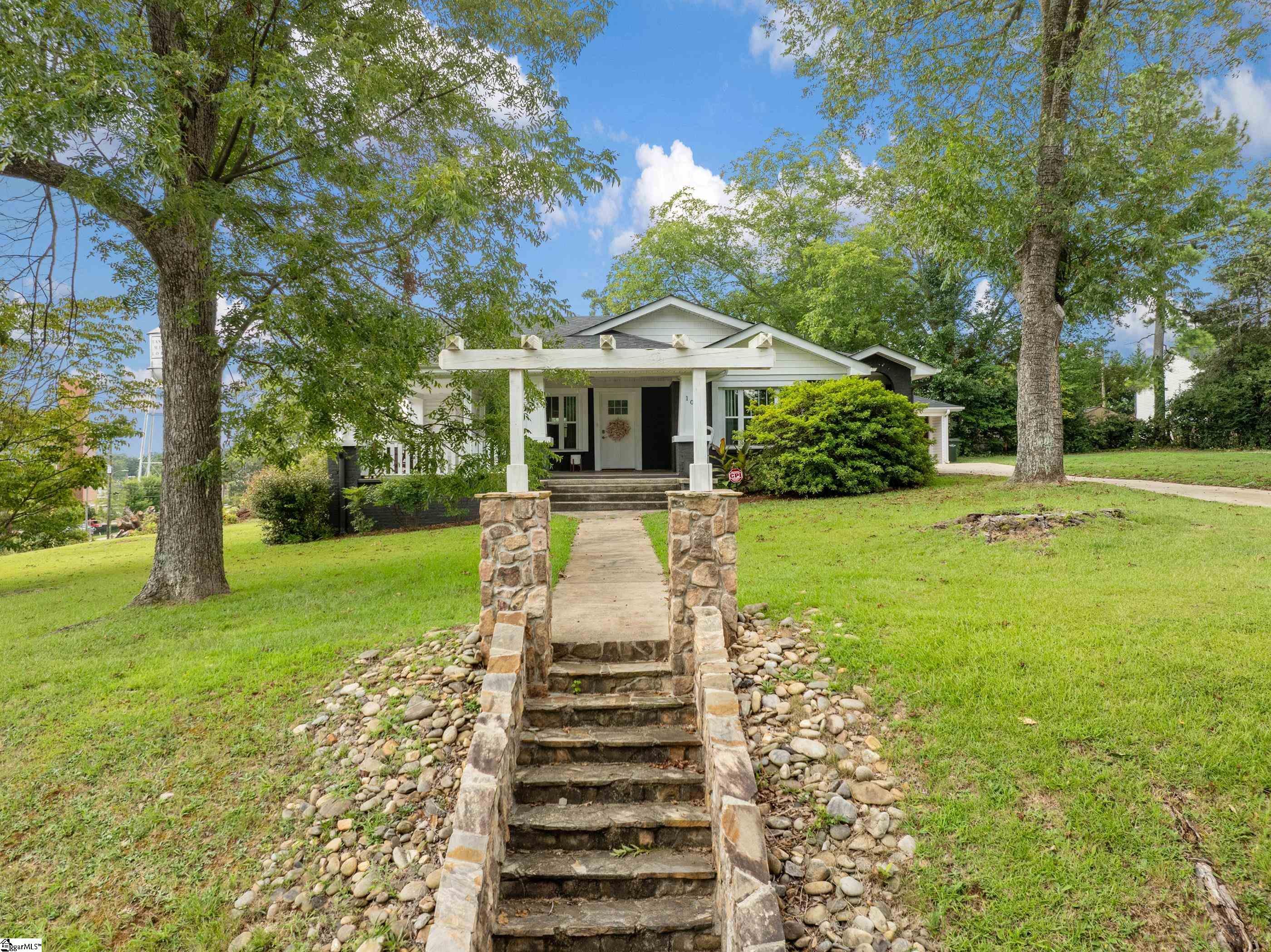 Property Photo: 101 W 3rd Avenue SC 29640