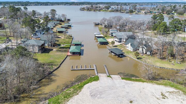 Property Photo:  146 Oak Circle  TX 77351 