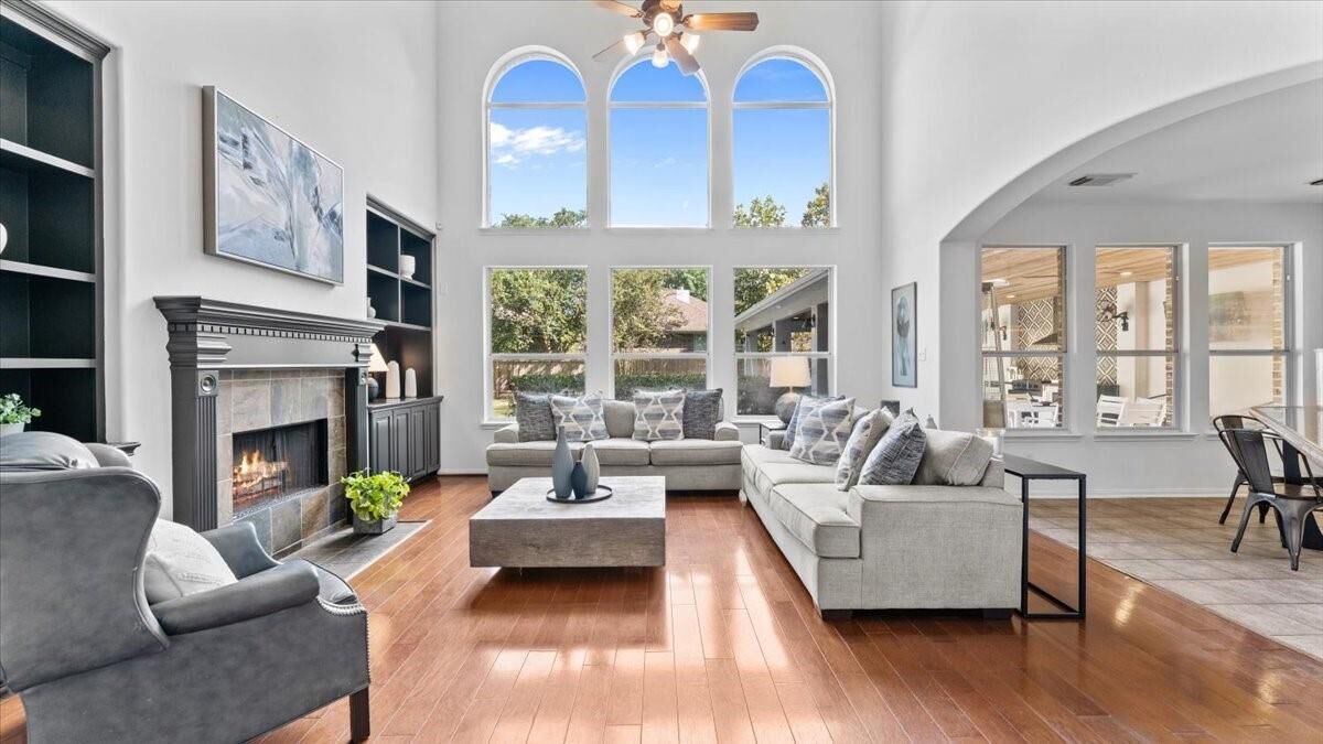 Property Photo: 127 N Concord Valley Circle TX 77382