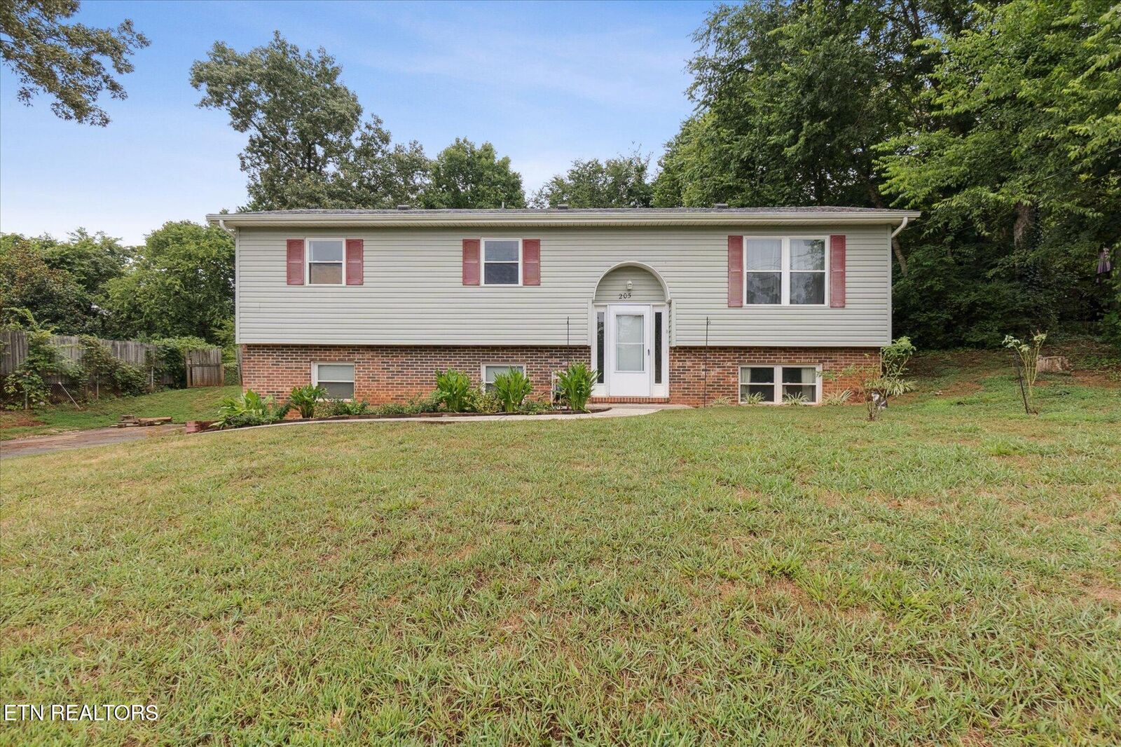 Property Photo: 205 Blue Ridge Lane TN 37865