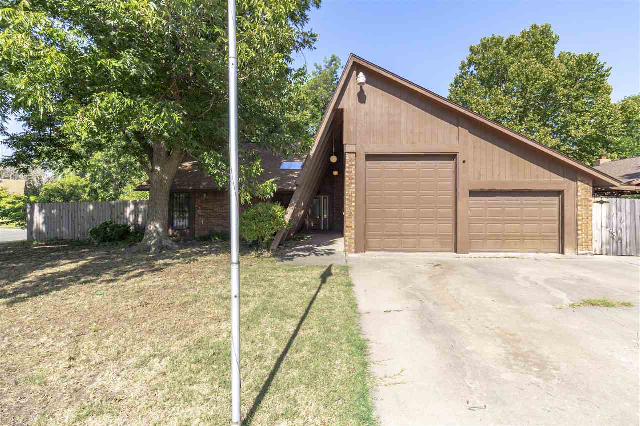 2302 NW Ivanhoe Pl  Lawton OK 73505 photo