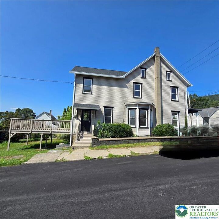 Property Photo:  202 Pennsylvania Avenue  PA 18072 