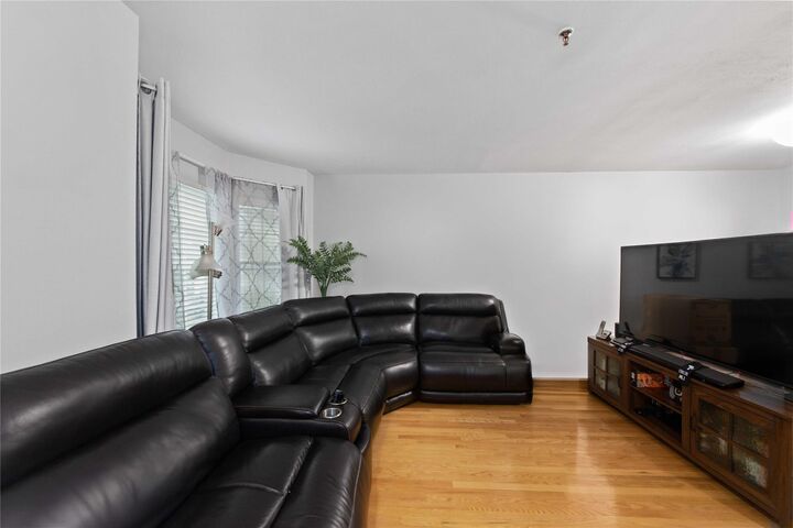 Property Photo: 19 Laguna Lane NY 10303