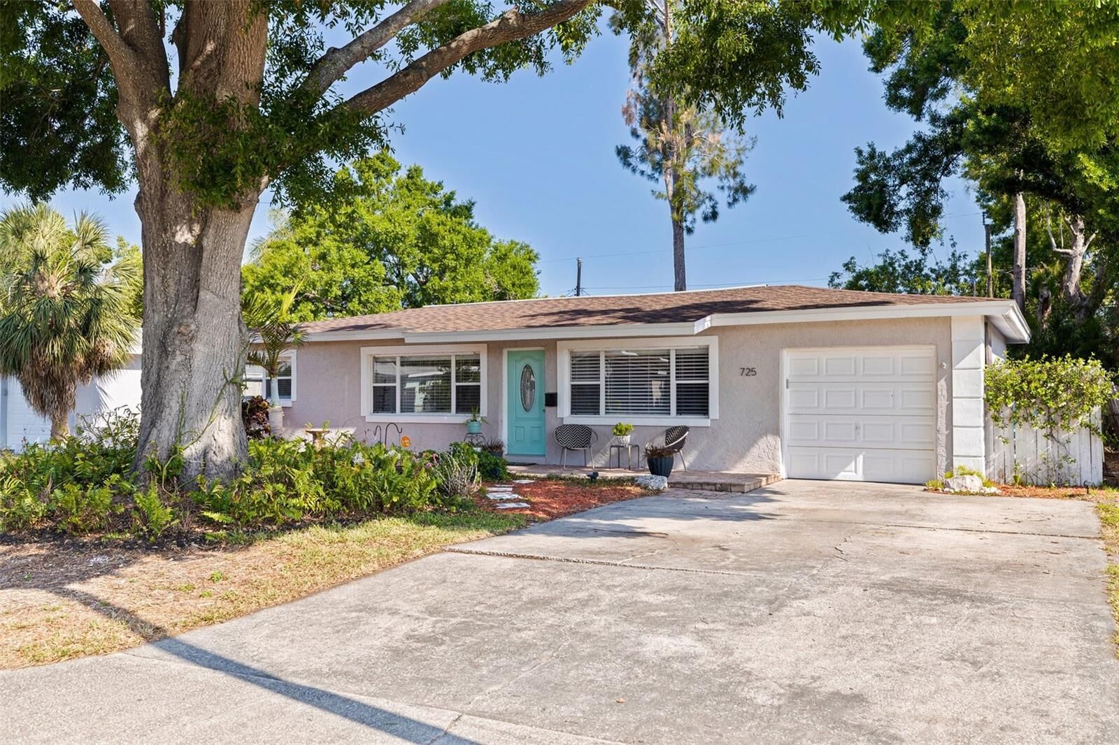 Property Photo:  725 85th Avenue N  FL 33702 