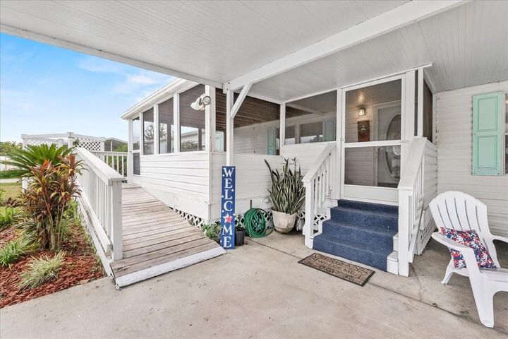 Property Photo: 483 Lindsey Drive FL 33809