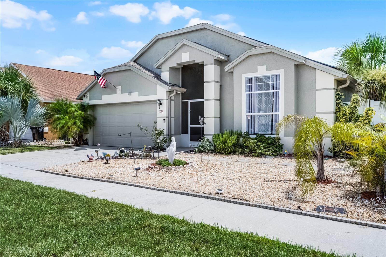 Property Photo: 226 Rochester Loop FL 33897