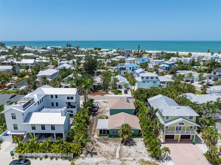Property Photo:  709 Gladiolus Street  FL 34216 