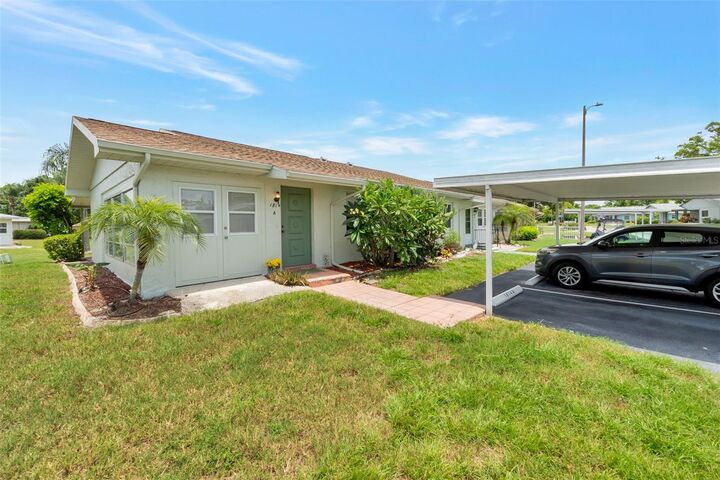 Property Photo: 1814 Foxhunt Drive A FL 33573