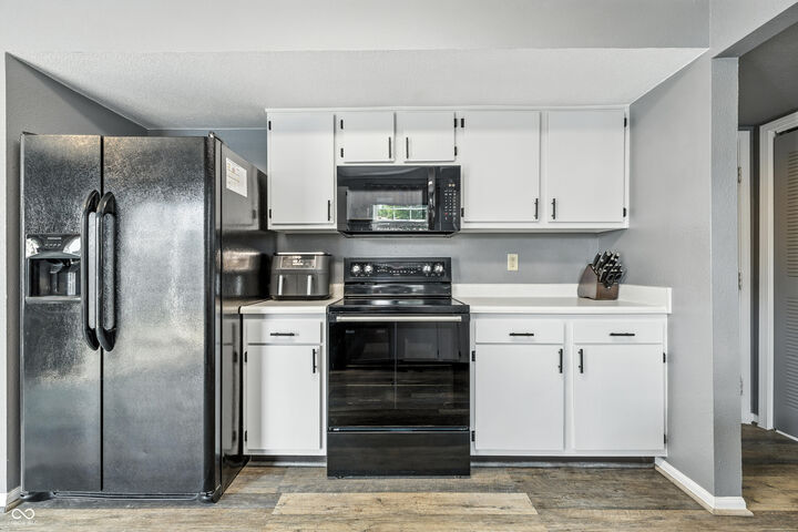 Property Photo: 1476 Blue Brook Way IN 46143