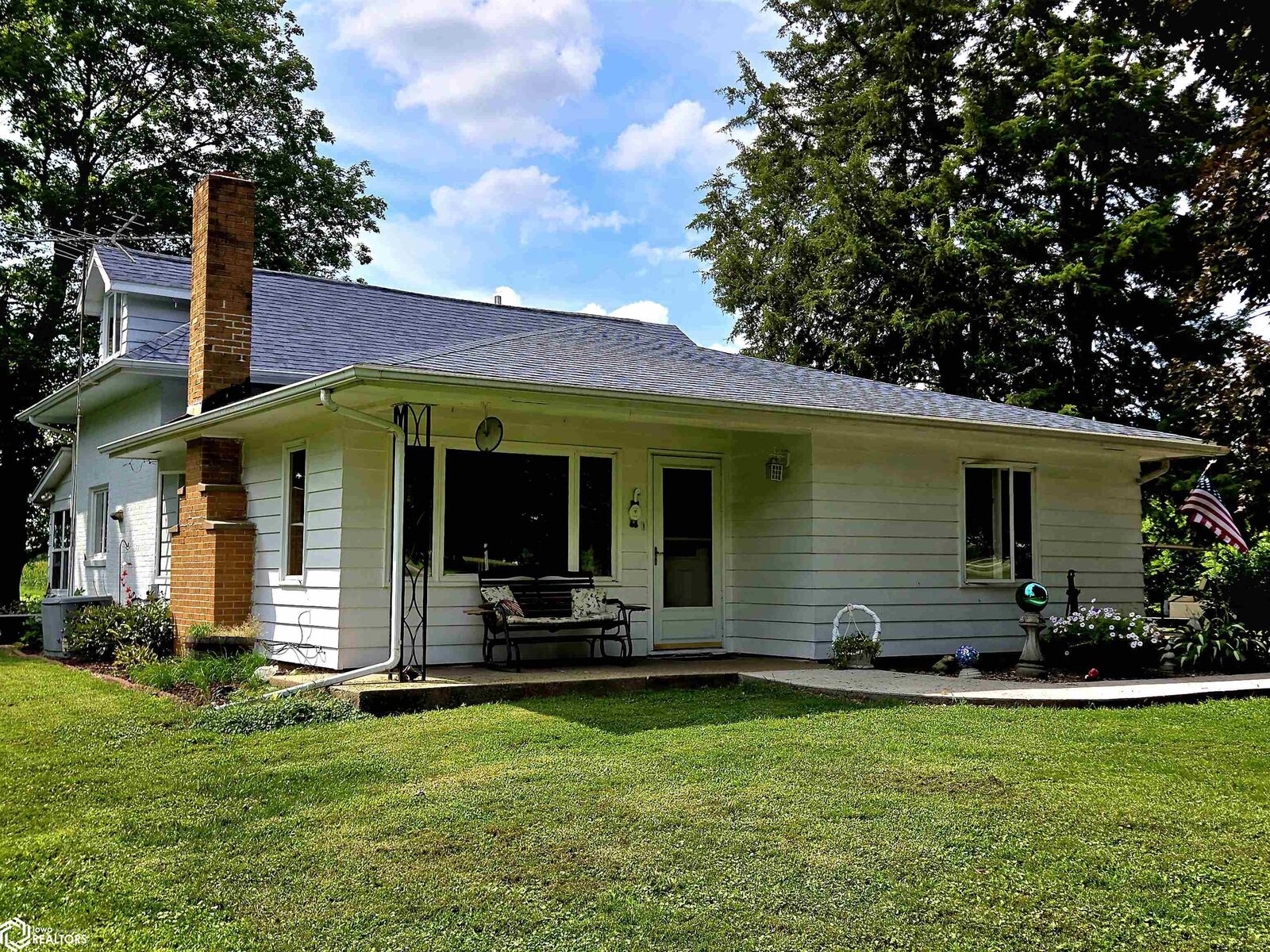 Property Photo: 6389 Summer Street IA 52601