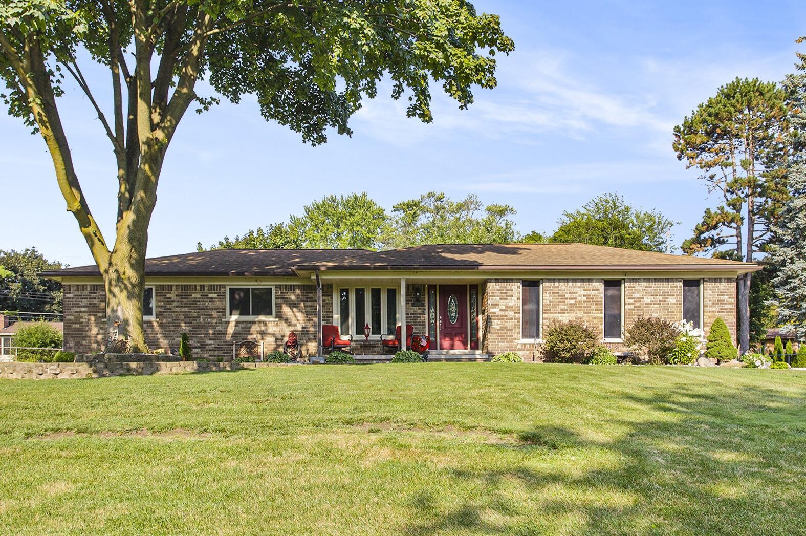 Property Photo: 53285 Bancroft Drive MI 48316