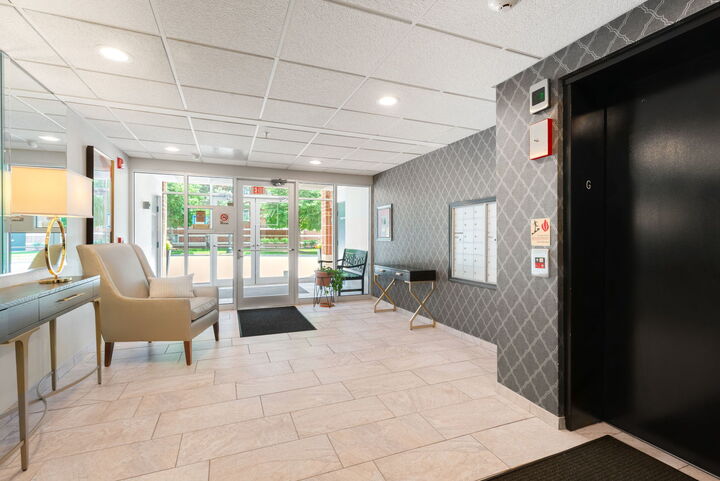 Property Photo: 100 N Gary Avenue N 304 IL 60187