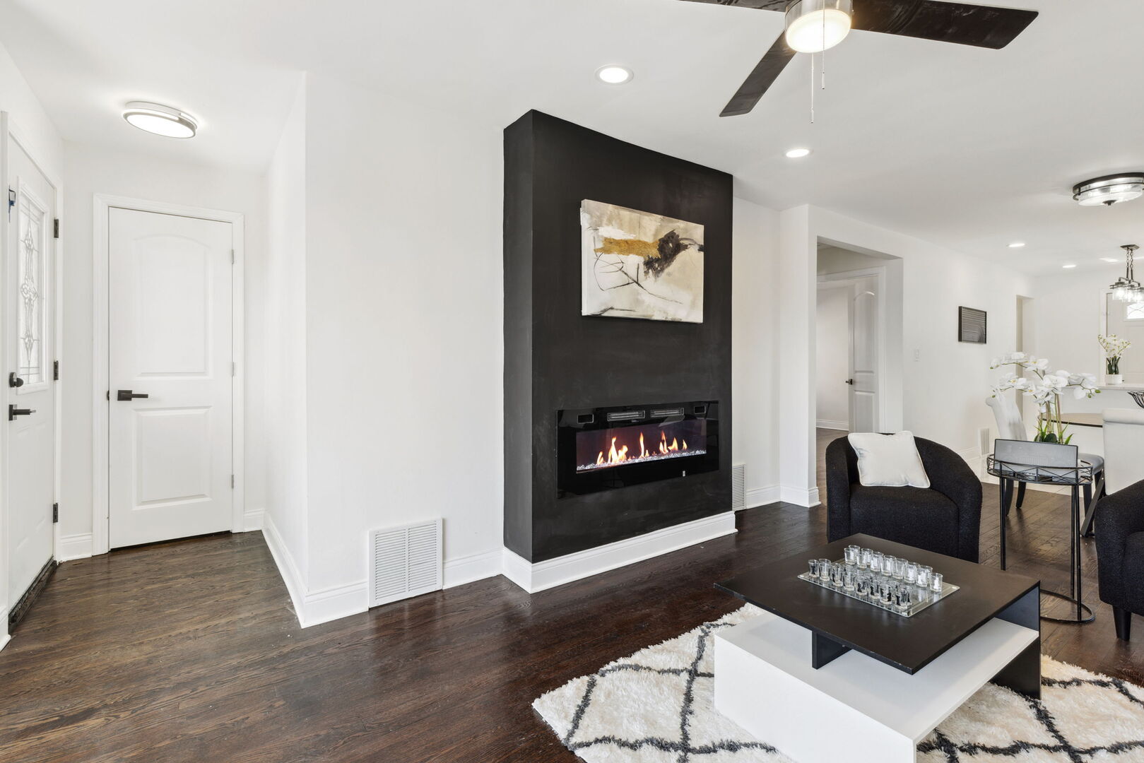 Property Photo: 9817 S Ellis Avenue IL 60628