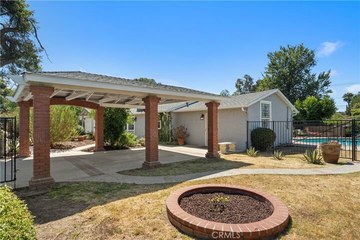 Property Photo:  914 Calle Jazmin  CA 91360 