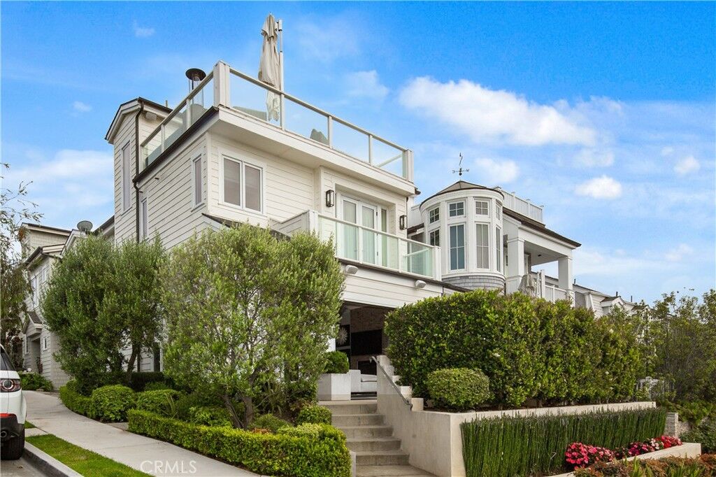 Property Photo:  720 Poinsettia Ave  CA 92625 